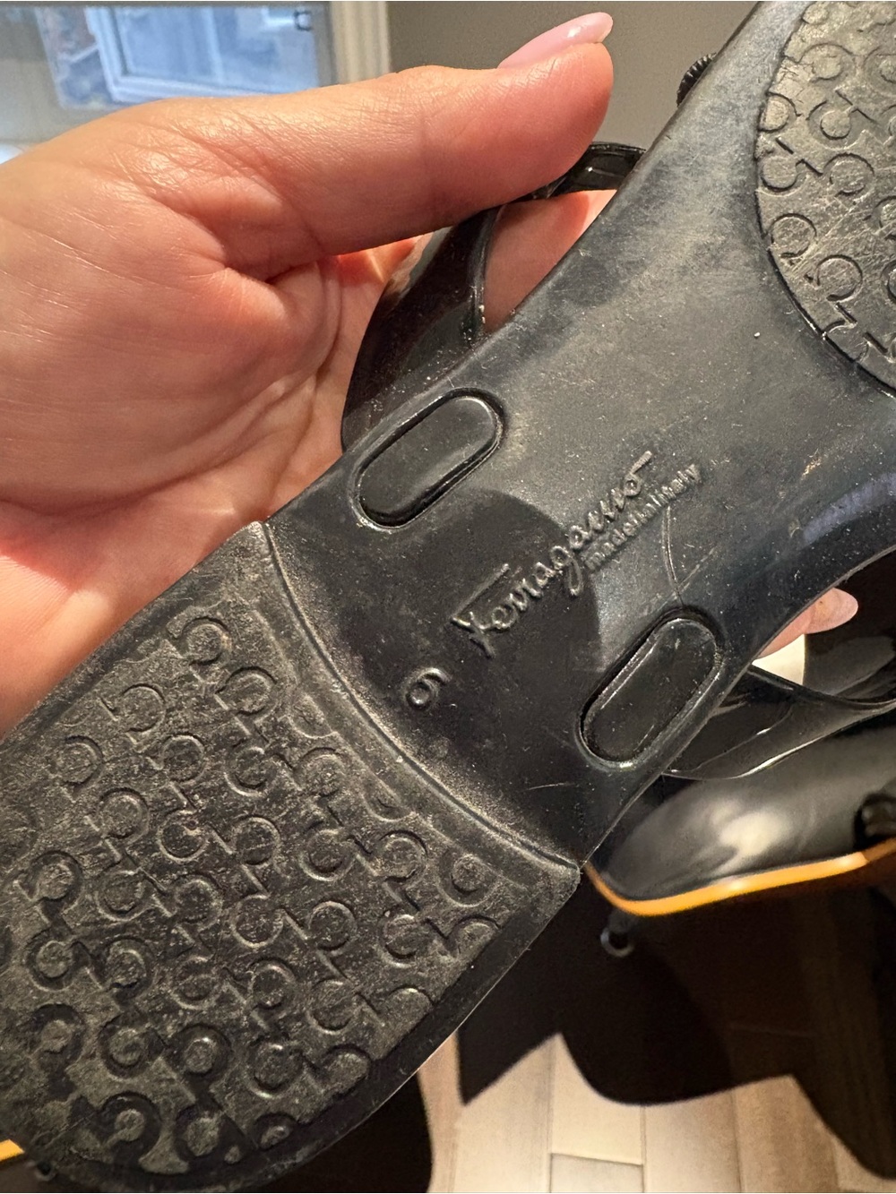 Salvatore Ferragamo Black Bow Jelly Thong Sandals - Picture 6 of 7